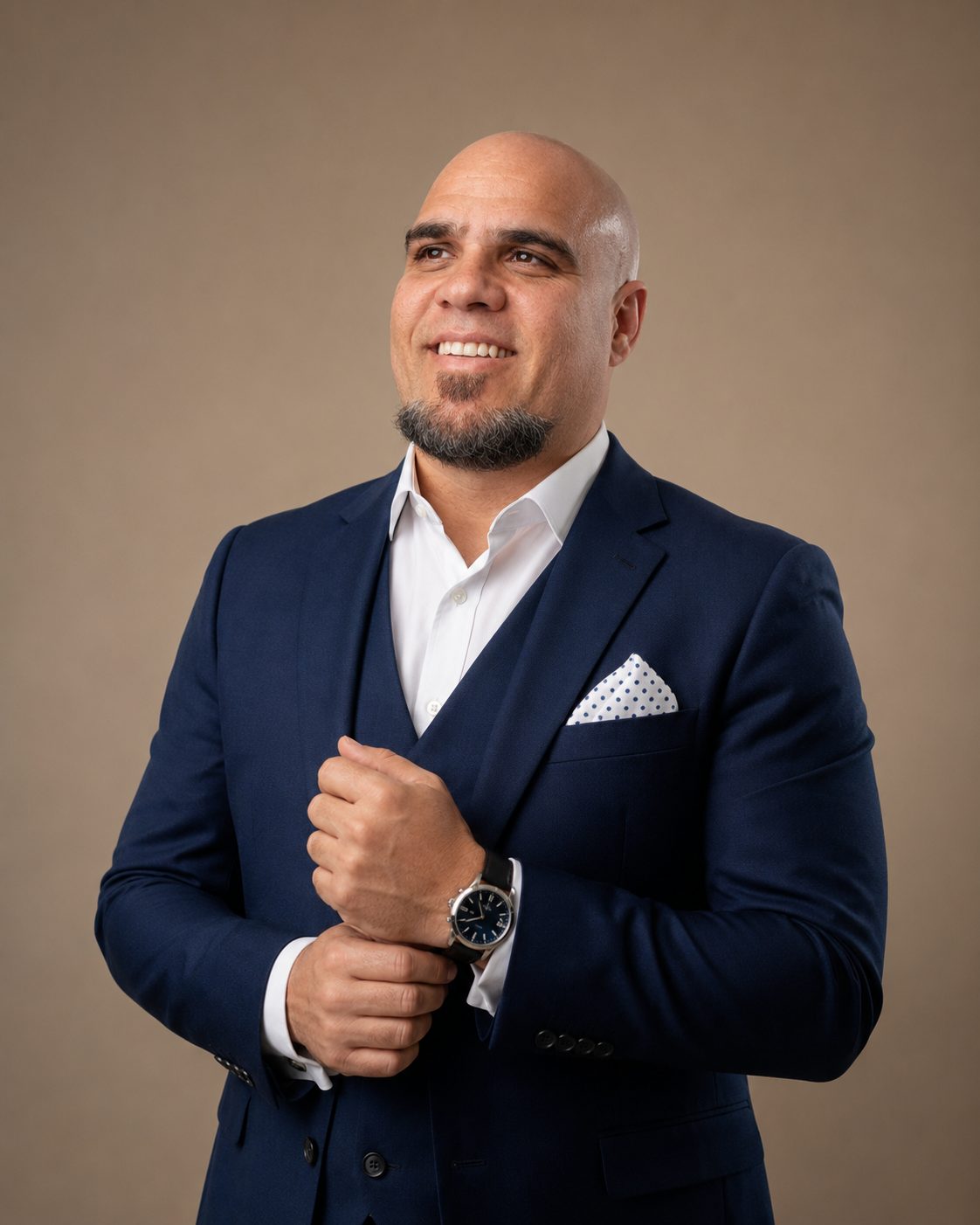 Nem toda empresa precisa de mais gente. Muitas precisam de mais comando.